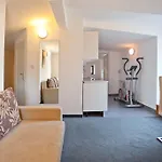 לינה וארוחת בוקר Urocza Art