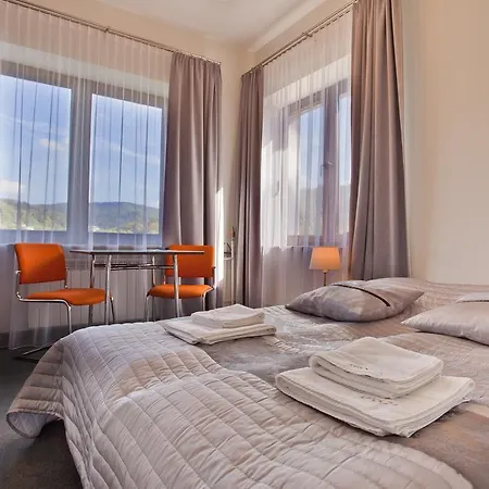 Urocza Art Pensjonat Bed & Breakfast 3*