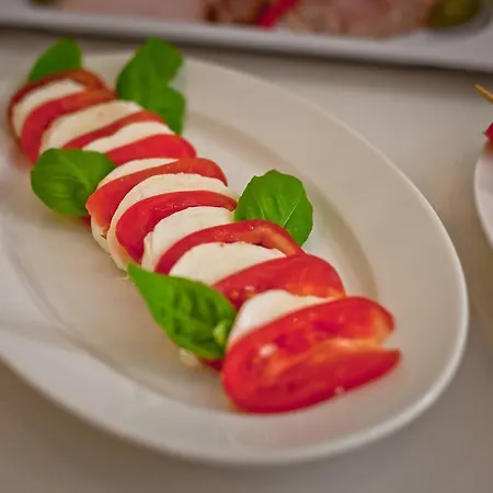 Urocza Art Pensjonat Bed & Breakfast 3*